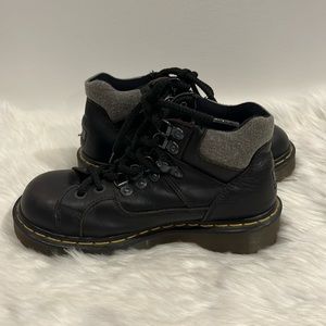 Vintage Dr. Martens England 8699 chunky Bex black boots Women Size 5 Lace Up